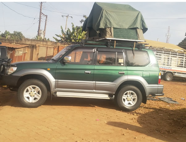 4x4 Land cruiser with a Rooftop Tent
